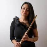 Gitarren- und Querflötenlehrerin Shirin Azadi