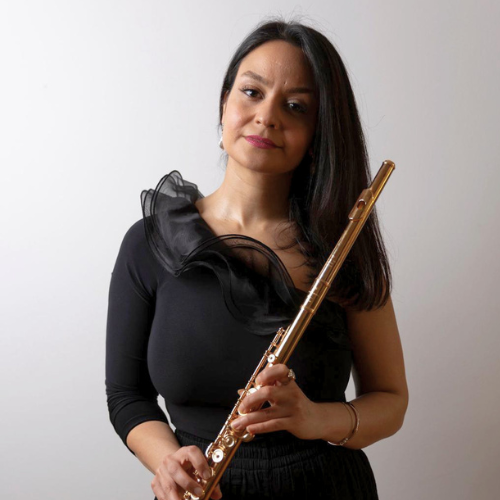 Gitarren- und Querflötenlehrerin Shirin Azadi