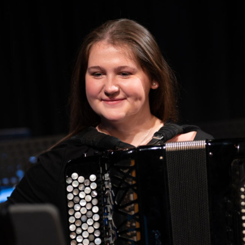 Akkordeonlehrerin Joana Frischer