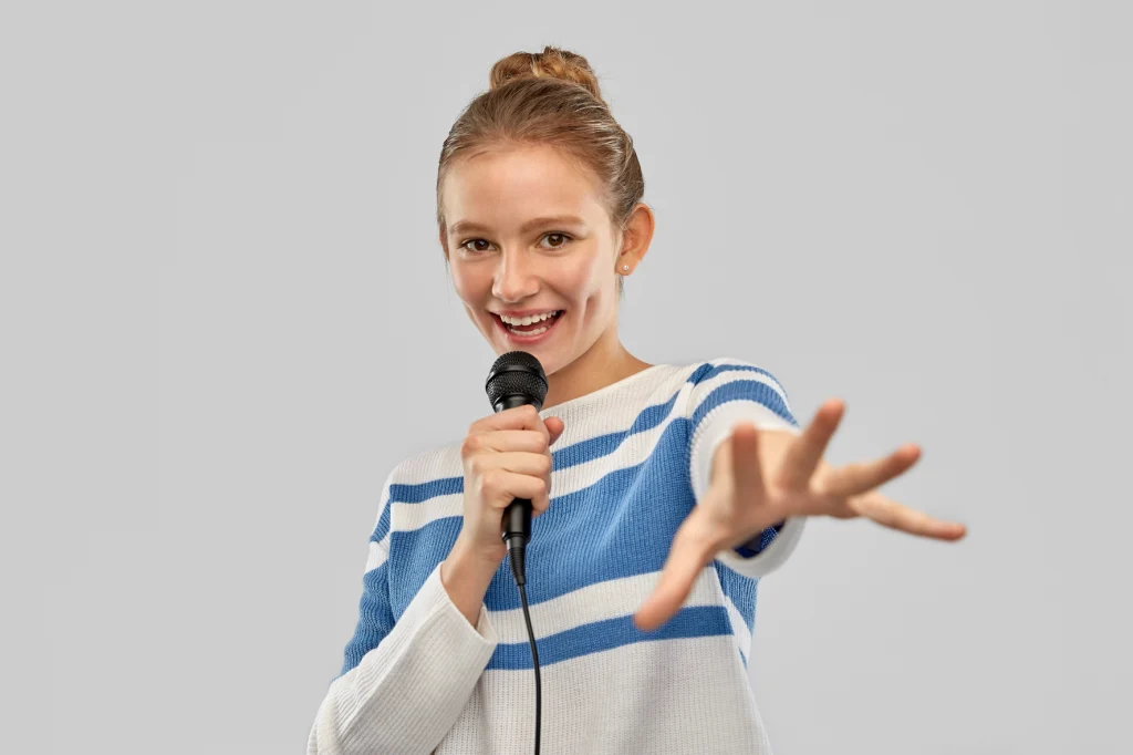 Ein Mädchen singt