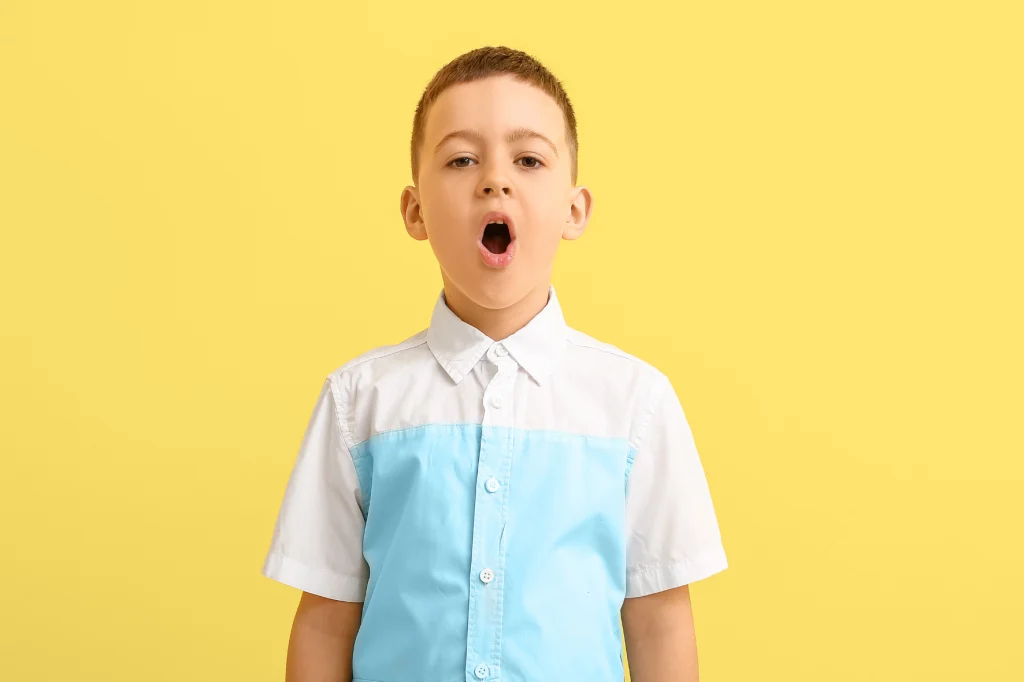 Eine Junge singt